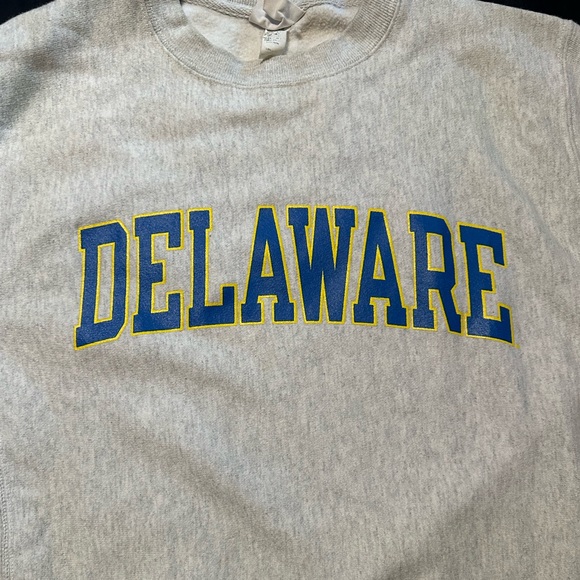 SIZE SMALL UNIVERSITY OF DELAWARE CREWNECK - Picture 2 of 4